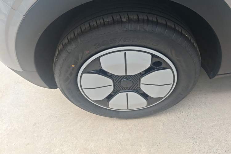 Used Geely Galaxy Geome 2026 Model 310km Youth Edition Right Rear Wheel Hub