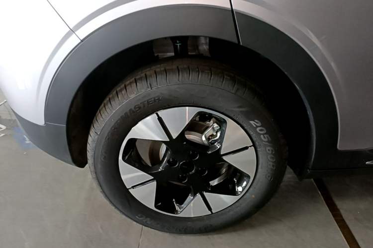 Used Geely Galaxy Geome 2026 Model 310km Dream Edition Right Rear Wheel Hub