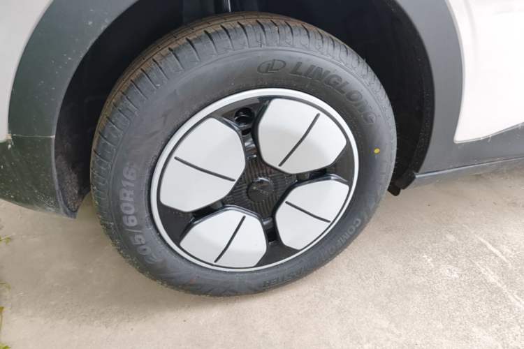 Used Geely Galaxy Geome 2026 Model 310km Youth Edition Right Rear Wheel Hub