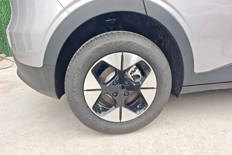 Used Geely Galaxy Geome 2026 Model 410km Freedom Edition Right Rear Wheel Hub