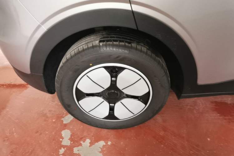 Used Geely Galaxy Geome 2026 Model 310km Youth Edition Right Rear Wheel Hub