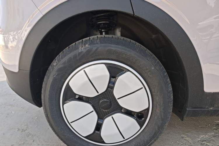 Used Geely Galaxy Geome 2026 Model 310km Youth Edition Right Rear Wheel Hub