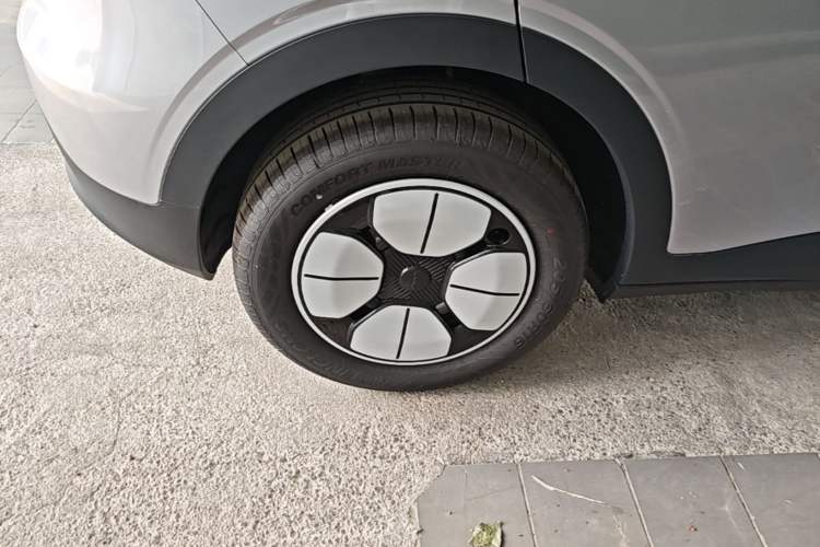 Used Geely Galaxy Geome 2026 Model 310km Youth Edition Right Rear Wheel Hub