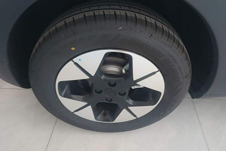 Used Geely Galaxy Geome 2026 Model 310km Dream Edition Right Rear Wheel Hub