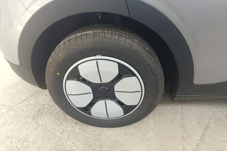 Used Geely Galaxy Geome 2026 Model 310km Youth Edition Right Rear Wheel Hub