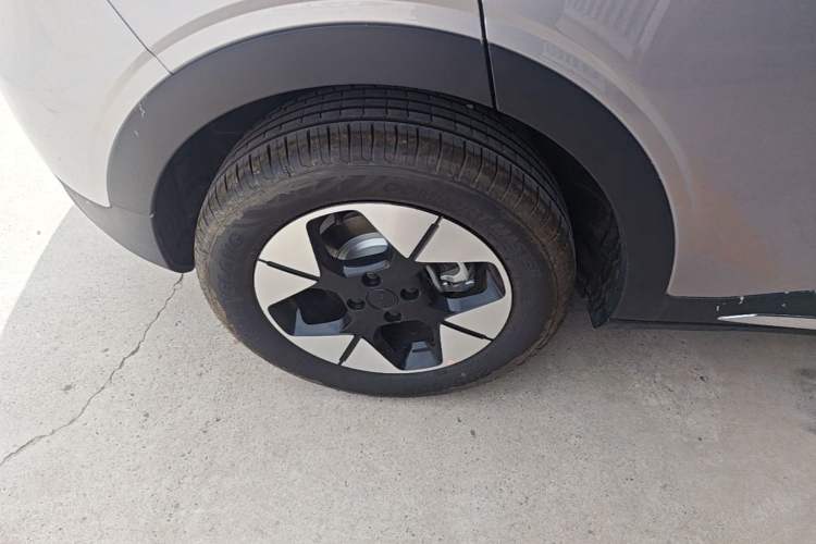 Used Geely Galaxy Geome 2026 Model 310km Dream Edition Right Rear Wheel Hub