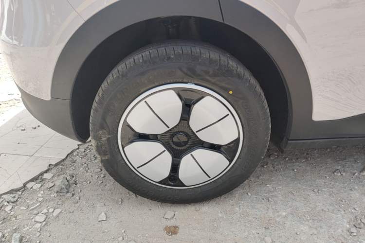 Used Geely Galaxy Geome 2026 Model 310km Youth Edition Right Rear Wheel Hub