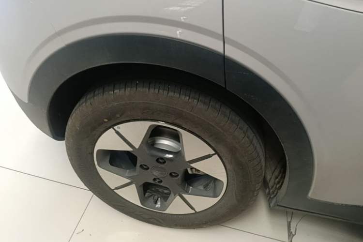 Used Geely Galaxy Geome 2026 Model 410km Carefree Edition Right Rear Wheel Hub