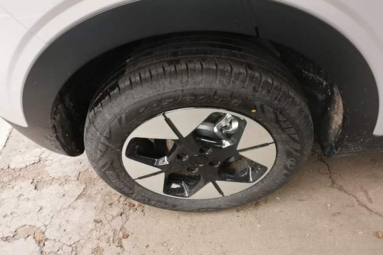 Used Geely Galaxy Geome 2026 Model 310km Dream Edition Right Rear Wheel Hub