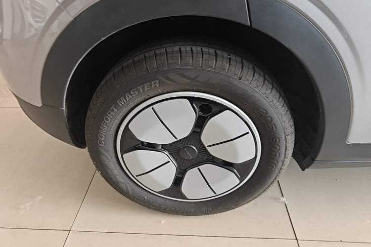 Used Geely Galaxy Geome 2026 Model 410km Carefree Edition Right Rear Wheel Hub