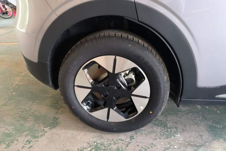 Used Geely Galaxy Geome 2026 Model 310km Dream Edition Right Rear Wheel Hub