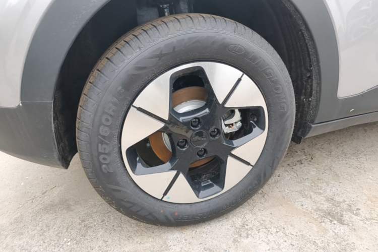 Used Geely Galaxy Geome 2026 Model 410km Freedom Edition Right Rear Wheel Hub