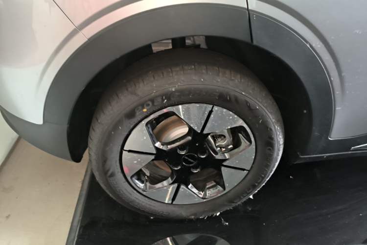 Used Geely Galaxy Geome 2026 Model 310km Dream Edition Right Rear Wheel Hub