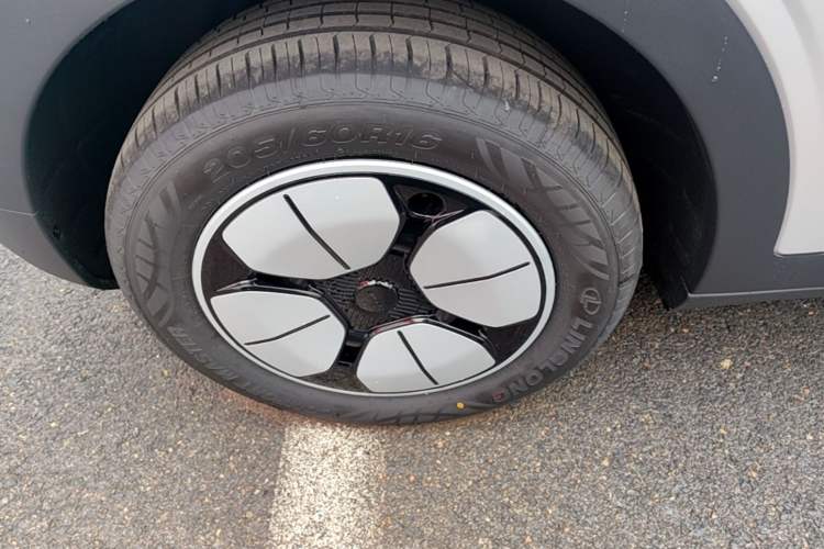 Used Geely Galaxy Geome 2026 Model 310km Youth Edition Right Rear Wheel Hub
