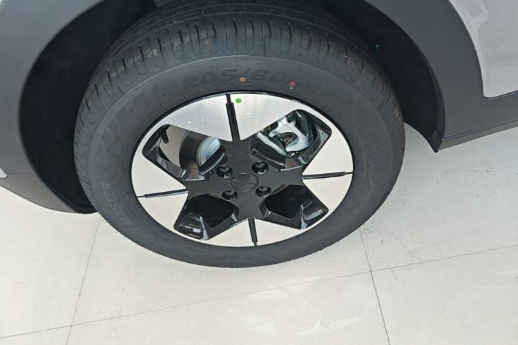 Used Geely Galaxy Geome 2026 410km Wind-Riding Edition Right Rear Wheel Hub