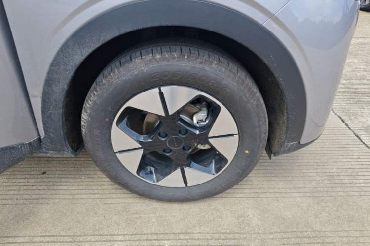 Used Geely Galaxy Geome 2026 Model 410km Freedom Edition Right Rear Wheel Hub