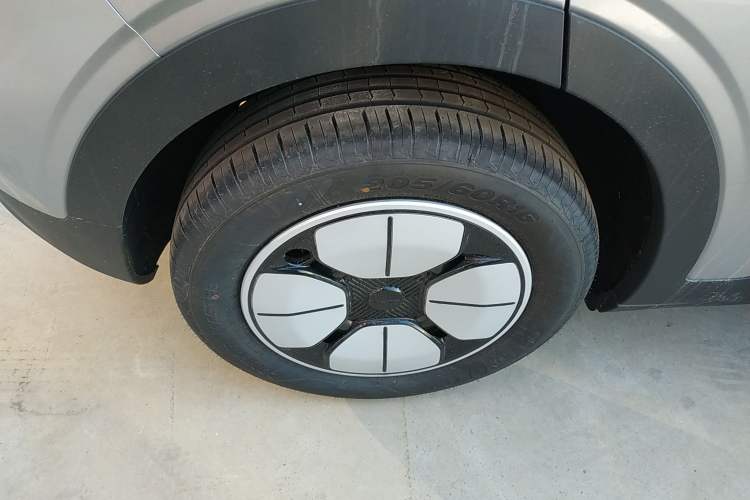 Used Geely Galaxy Geome 2026 Model 310km Youth Edition Right Rear Wheel Hub