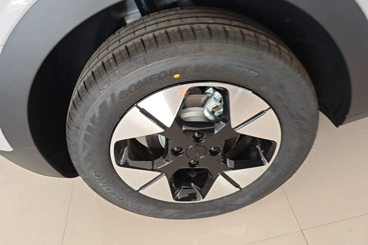 Used Geely Galaxy Geome 2026 Model 310km Dream Edition Right Rear Wheel Hub