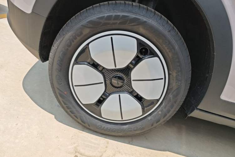 Used Geely Galaxy Geome 2026 Model 310km Youth Edition Right Rear Wheel Hub