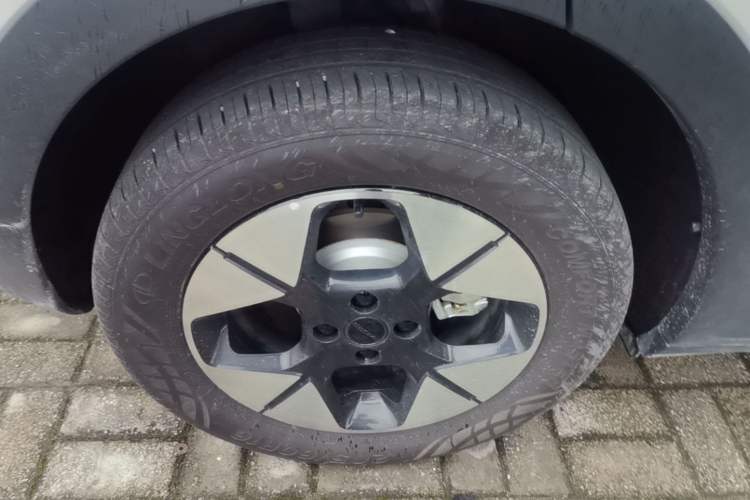 Used Geely Galaxy Geome 2026 Model 410km Exploration Edition Right Rear Wheel Hub
