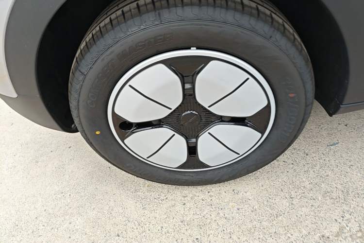 Used Geely Galaxy Geome 2026 Model 310km Youth Edition Right Rear Wheel Hub