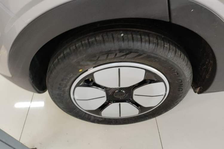 Used Geely Galaxy Geome 2026 Model 310km Youth Edition Right Rear Wheel Hub