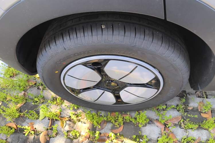 Used Geely Galaxy Geome 2026 Model 310km Youth Edition Right Rear Wheel Hub