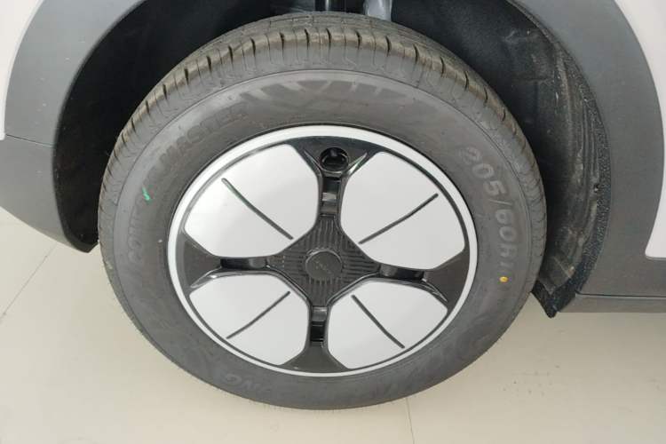 Used Geely Galaxy Geome 2026 Model 410km Carefree Edition Right Rear Wheel Hub