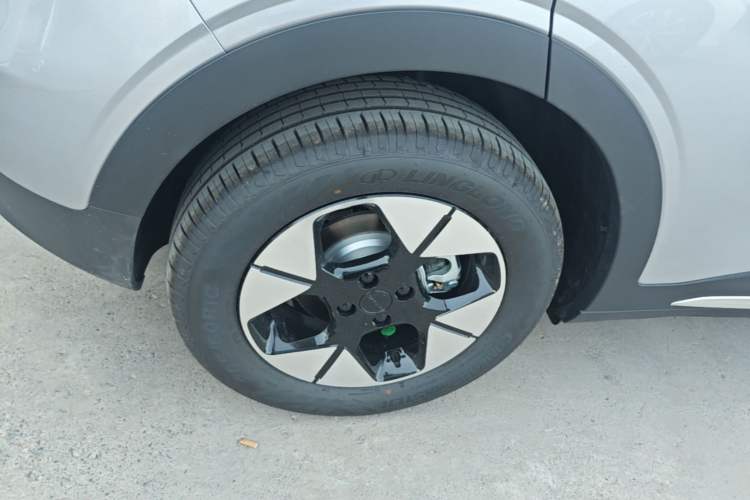 Used Geely Galaxy Geome 2026 410km Wind-Riding Edition Right Rear Wheel Hub