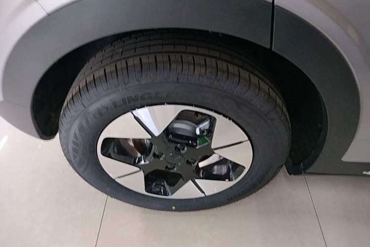 Used Geely Galaxy Geome 2026 Model 310km Dream Edition Right Rear Wheel Hub