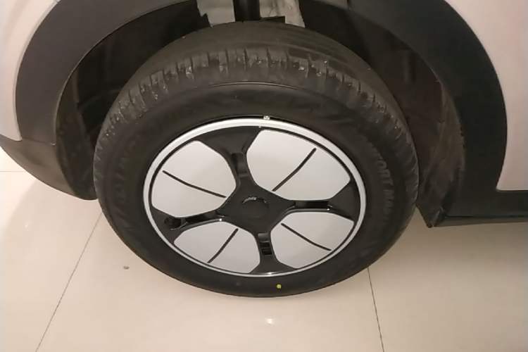 Used Geely Galaxy Geome 2026 Model 310km Youth Edition Right Rear Wheel Hub