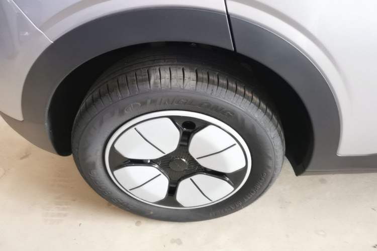Used Geely Galaxy Geome 2026 Model 310km Youth Edition Right Rear Wheel Hub