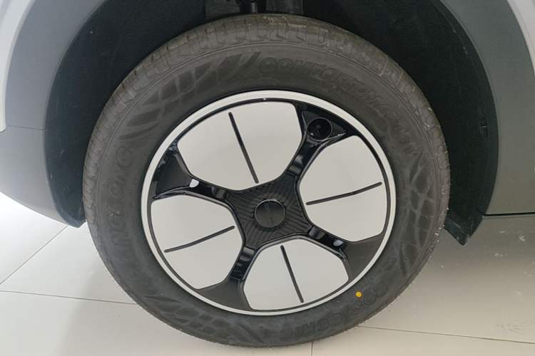 Used Geely Galaxy Geome 2026 Model 310km Youth Edition Right Rear Wheel Hub
