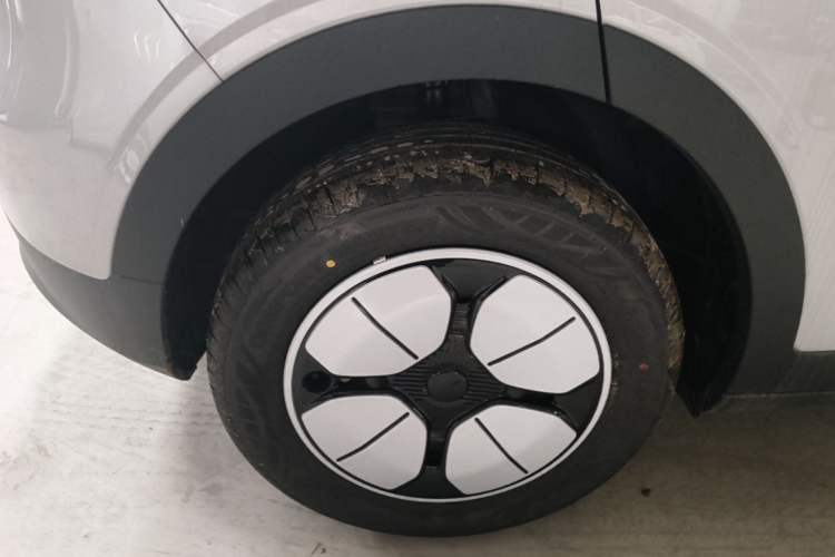 Used Geely Galaxy Geome 2026 Model 410km Carefree Edition Right Rear Wheel Hub