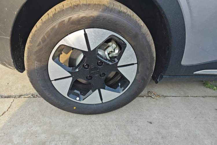 Used Geely Galaxy Geome 2026 Model 310km Dream Edition Right Rear Wheel Hub