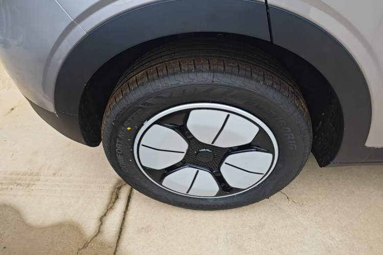Used Geely Galaxy Geome 2026 Model 310km Youth Edition Right Rear Wheel Hub