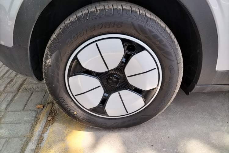 Used Geely Galaxy Geome 2026 Model 310km Youth Edition Right Rear Wheel Hub
