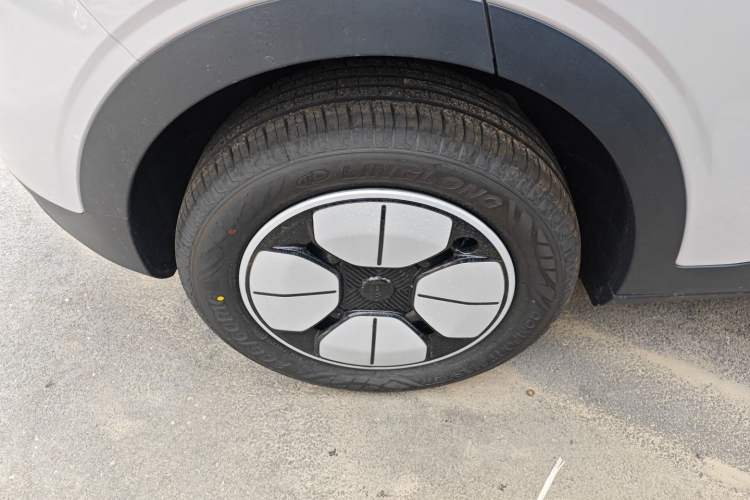 Used Geely Galaxy Geome 2026 Model 310km Youth Edition Right Rear Wheel Hub