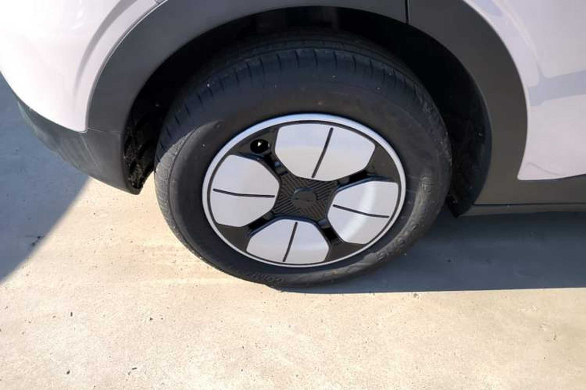 Used Geely Galaxy Geome 2026 Model 310km Youth Edition Right Rear Wheel Hub
