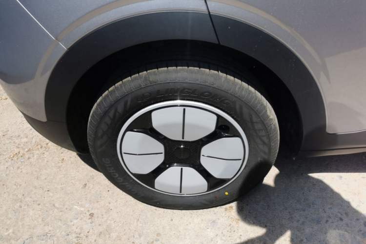Used Geely Galaxy Geome 2026 Model 310km Youth Edition Right Rear Wheel Hub