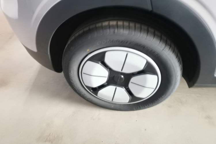 Used Geely Galaxy Geome 2026 Model 310km Youth Edition Right Rear Wheel Hub