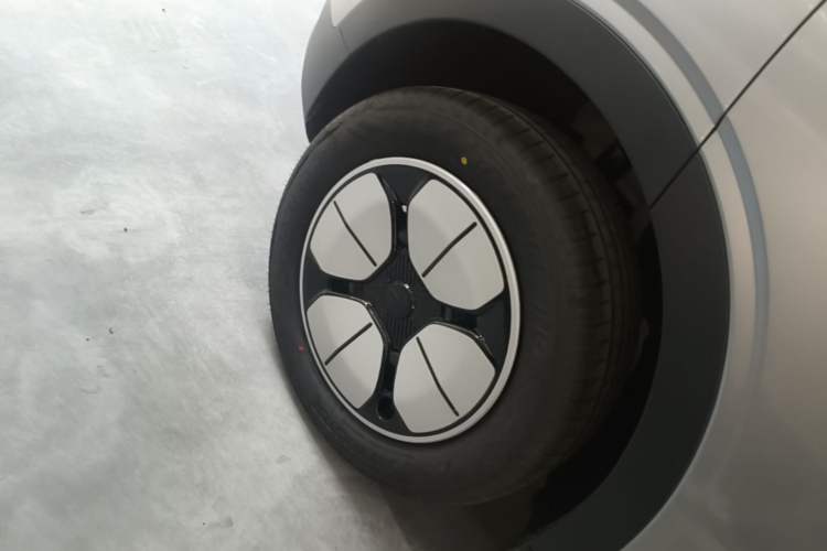 Used Geely Galaxy Geome 2026 Model 310km Youth Edition Right Rear Wheel Hub