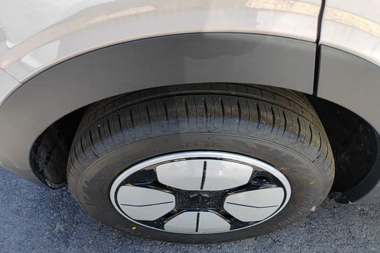 Used Geely Galaxy Geome 2026 Model 310km Youth Edition Right Rear Wheel Hub