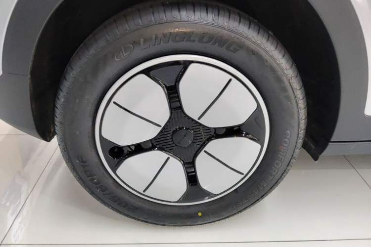Used Geely Galaxy Geome 2026 Model 310km Youth Edition Right Rear Wheel Hub