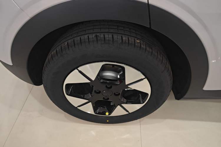 Used Geely Galaxy Geome 2026 Model 410km Freedom Edition Right Rear Wheel Hub