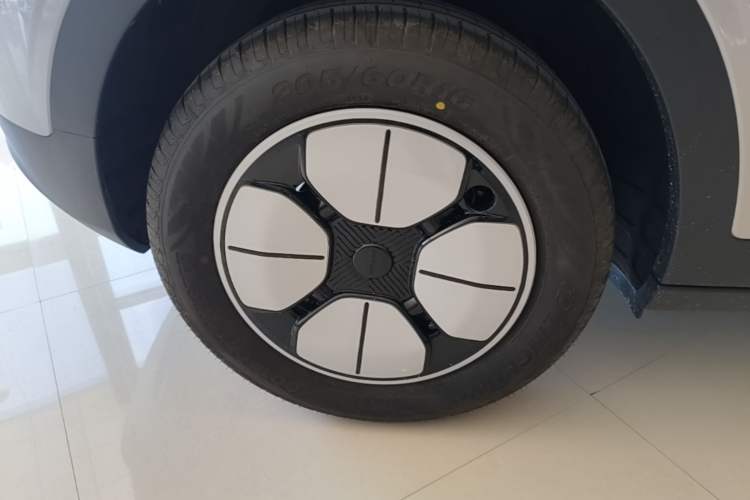 Used Geely Galaxy Geome 2026 Model 310km Youth Edition Right Rear Wheel Hub