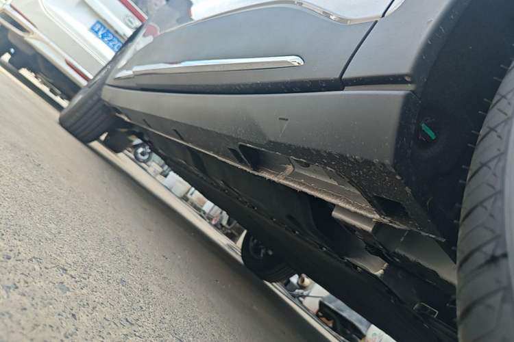 Used Geely Galaxy Geome 2026 410km Wind-Riding Edition Right Side Sill