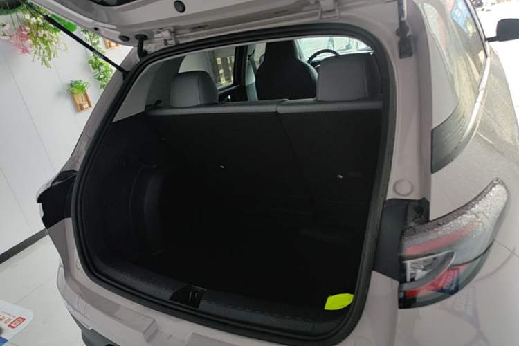 Used Geely Galaxy Geome 2026 Model 310km Youth Edition Trunk