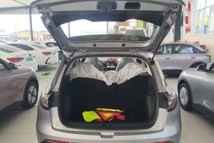 Used Geely Galaxy Geome 2026 Model 310km Youth Edition Trunk