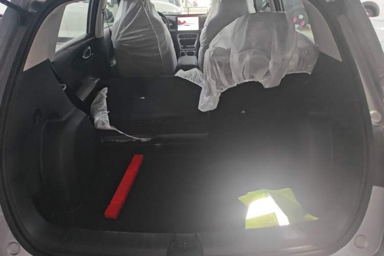Used Geely Galaxy Geome 2026 Model 310km Youth Edition Trunk